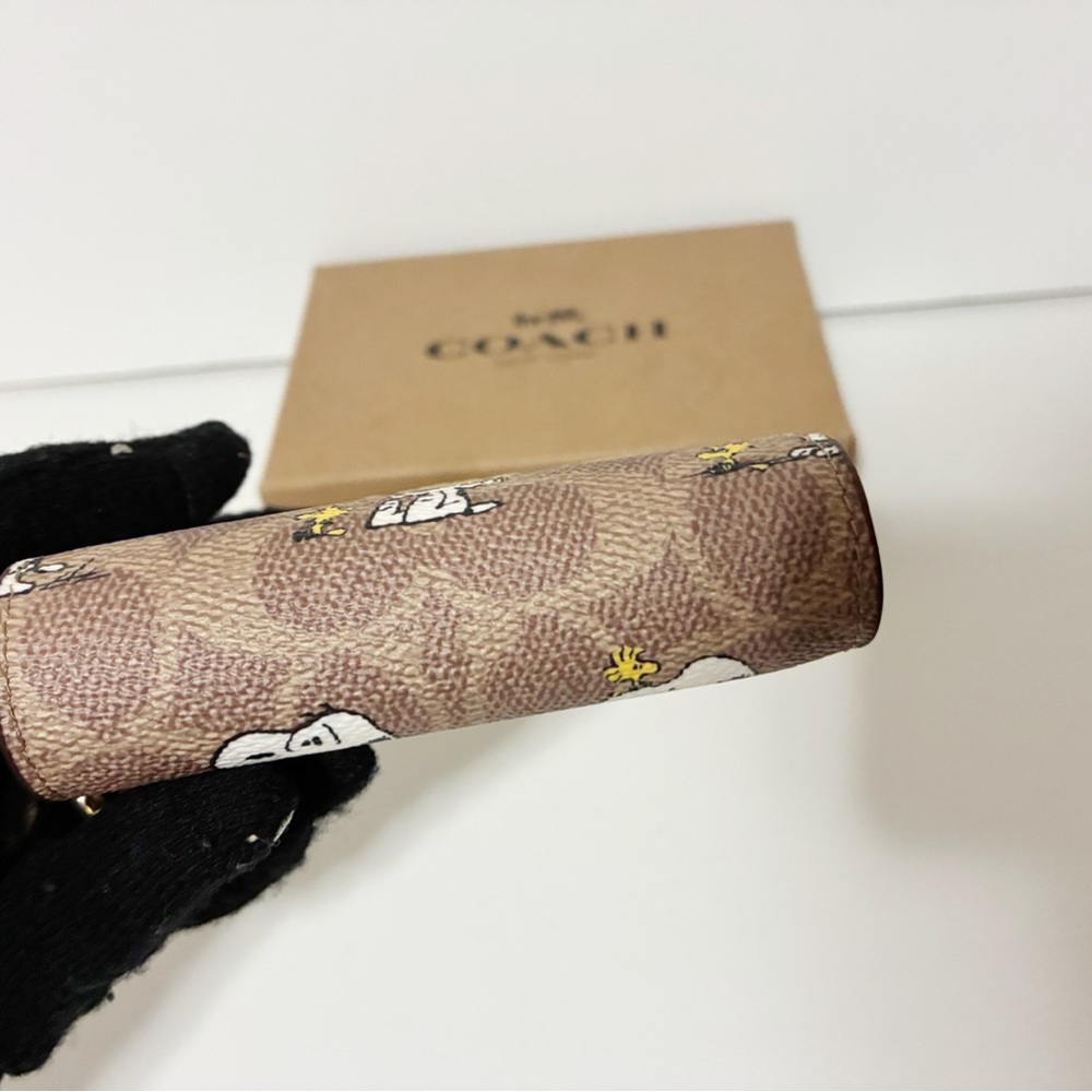 🌸 New Coach X Peanuts Small Snap Wallet In Signature Canvas With Snoopy Print - Picture 4 of 6